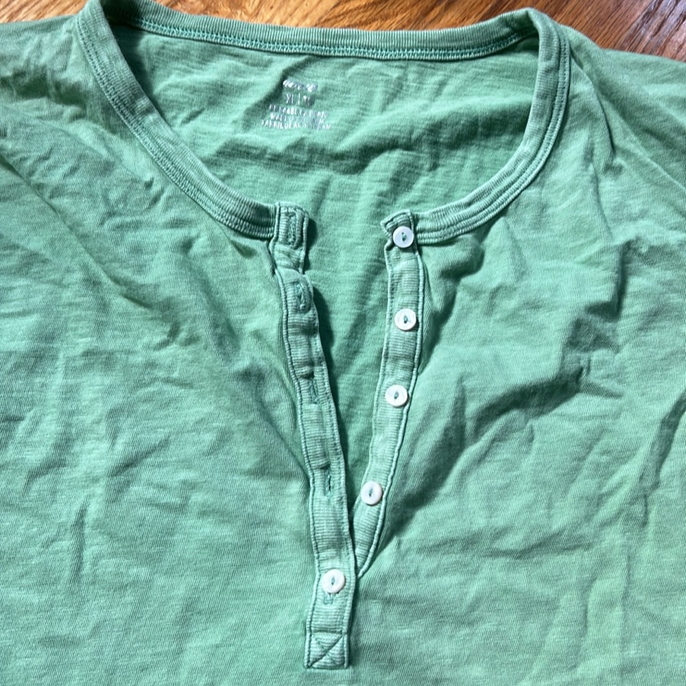 Aerie green long sleeve cropped shirt